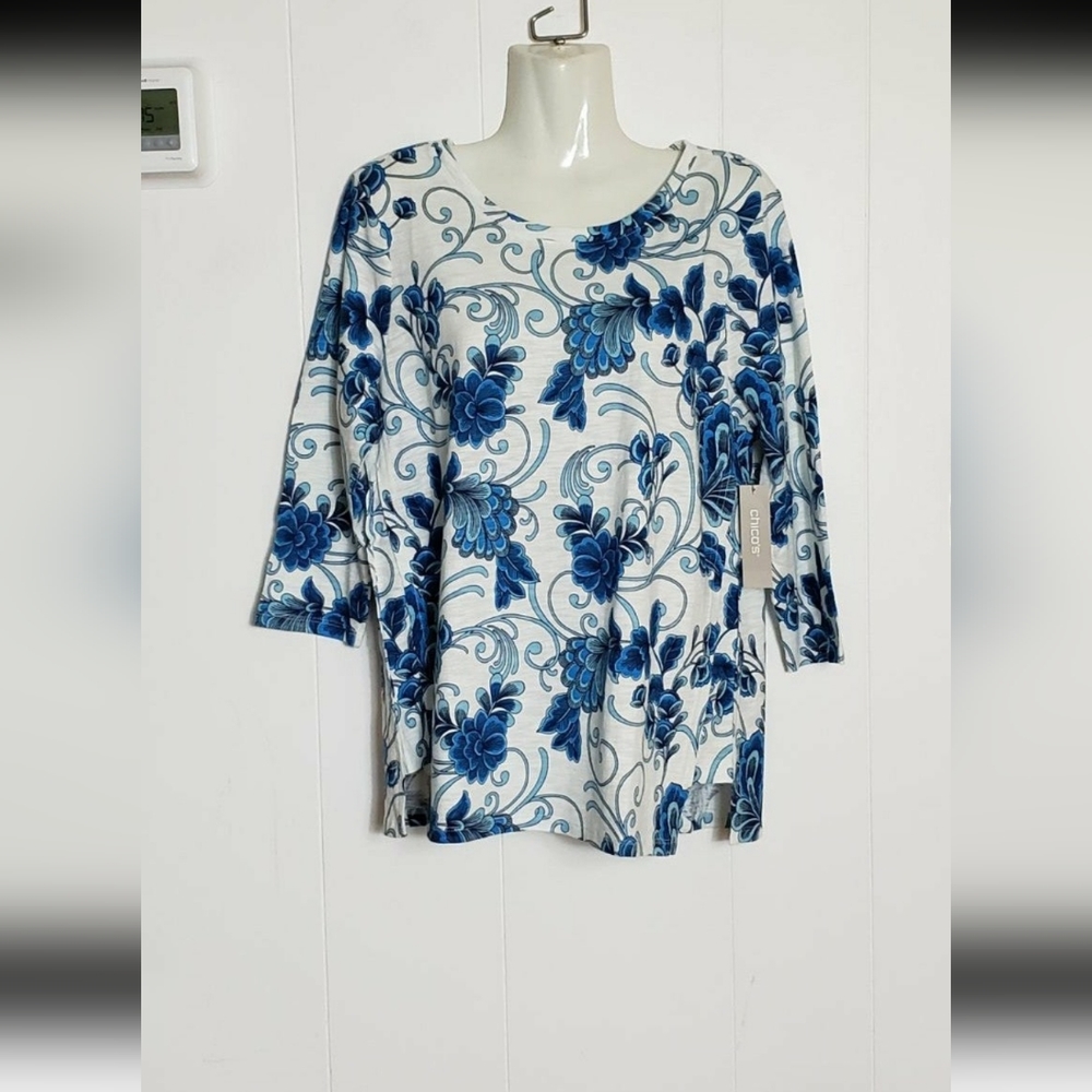 CHICO'S FLORAL TOP